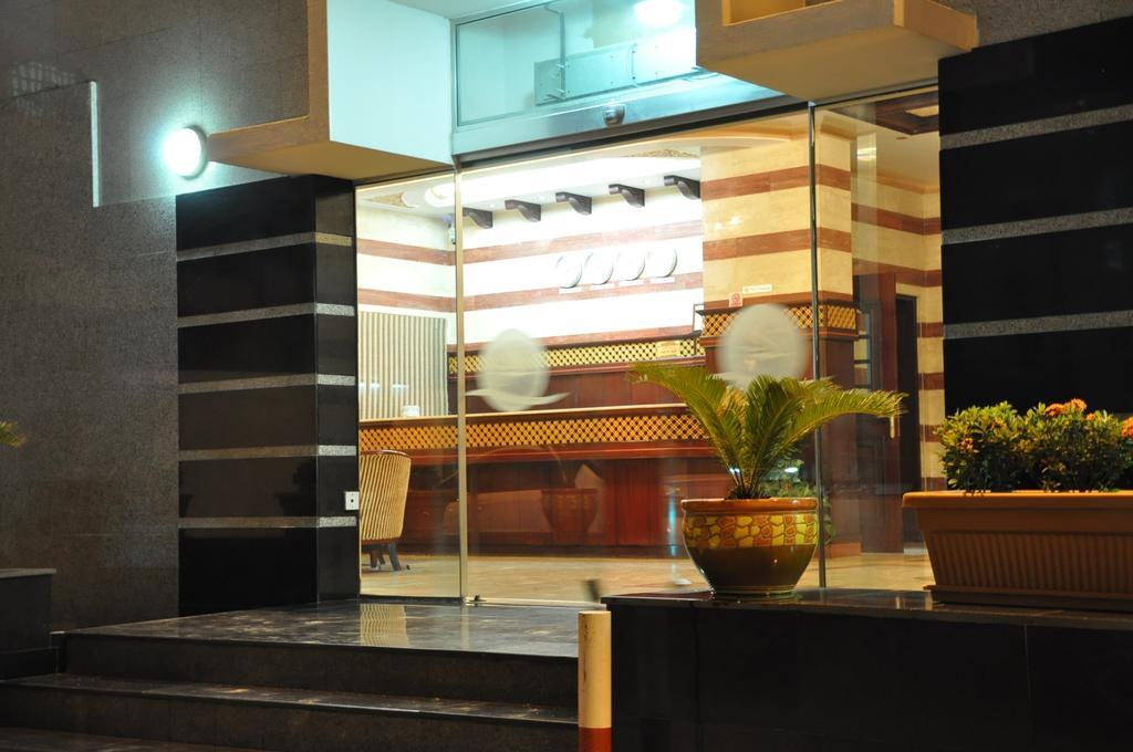 Sahara Hotel Apartments Маскат Екстериор снимка