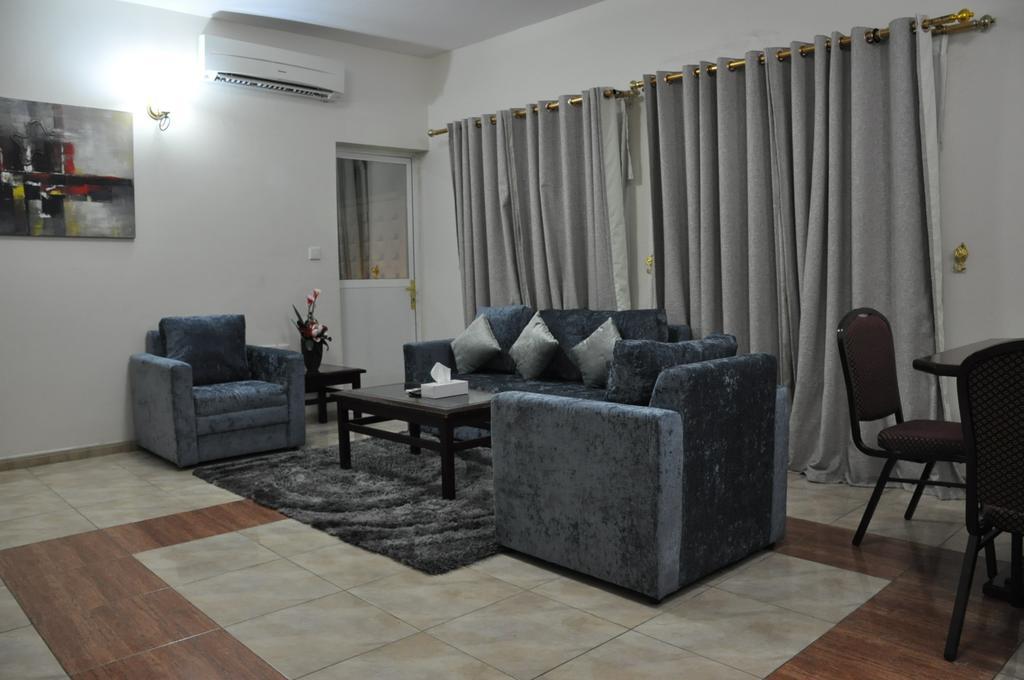 Sahara Hotel Apartments Маскат Екстериор снимка