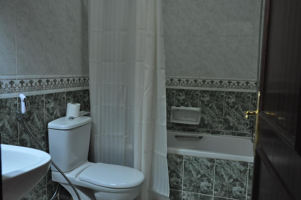 Sahara Hotel Apartments Маскат Екстериор снимка