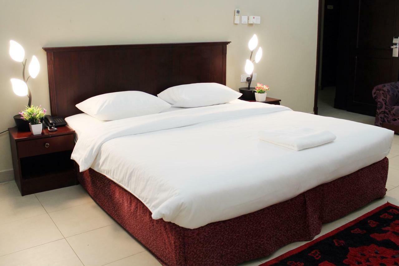 Sahara Hotel Apartments Маскат Екстериор снимка